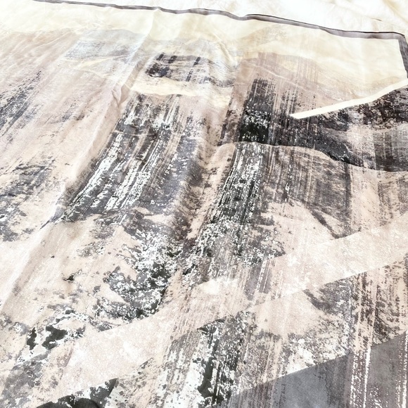 Large Scarf/Shawl by Vince Camuto - Picture 3 of 7